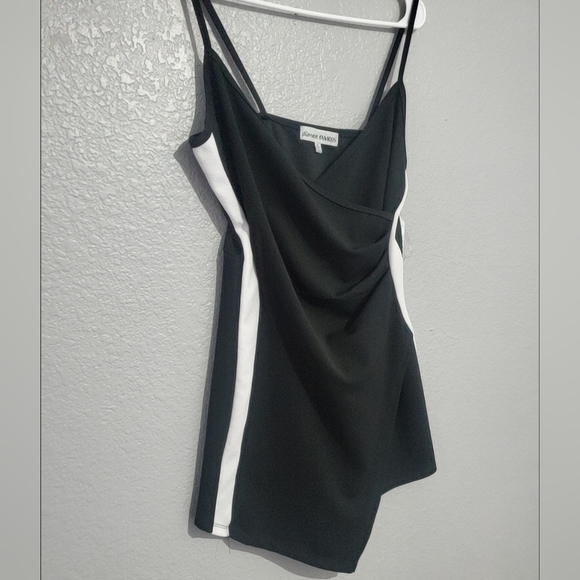 Almost Famous Bodycon Mini Romper Sleeveless Black/White Trim Assymmetric Hem L - Picture 2 of 11